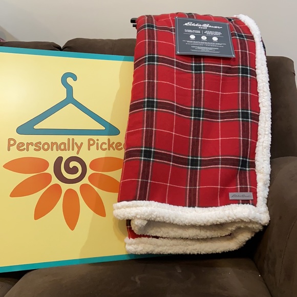 Eddie Bauer Flannel Reverse To Sherpa Throw - Picture 1 of 4